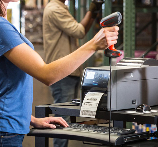 A human hand holding the scanning machine